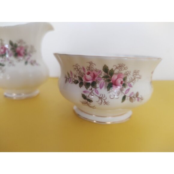 Royal Albert Lavender Rose Cream & Sugar Bowl Set Like New - Picture 15 of 16